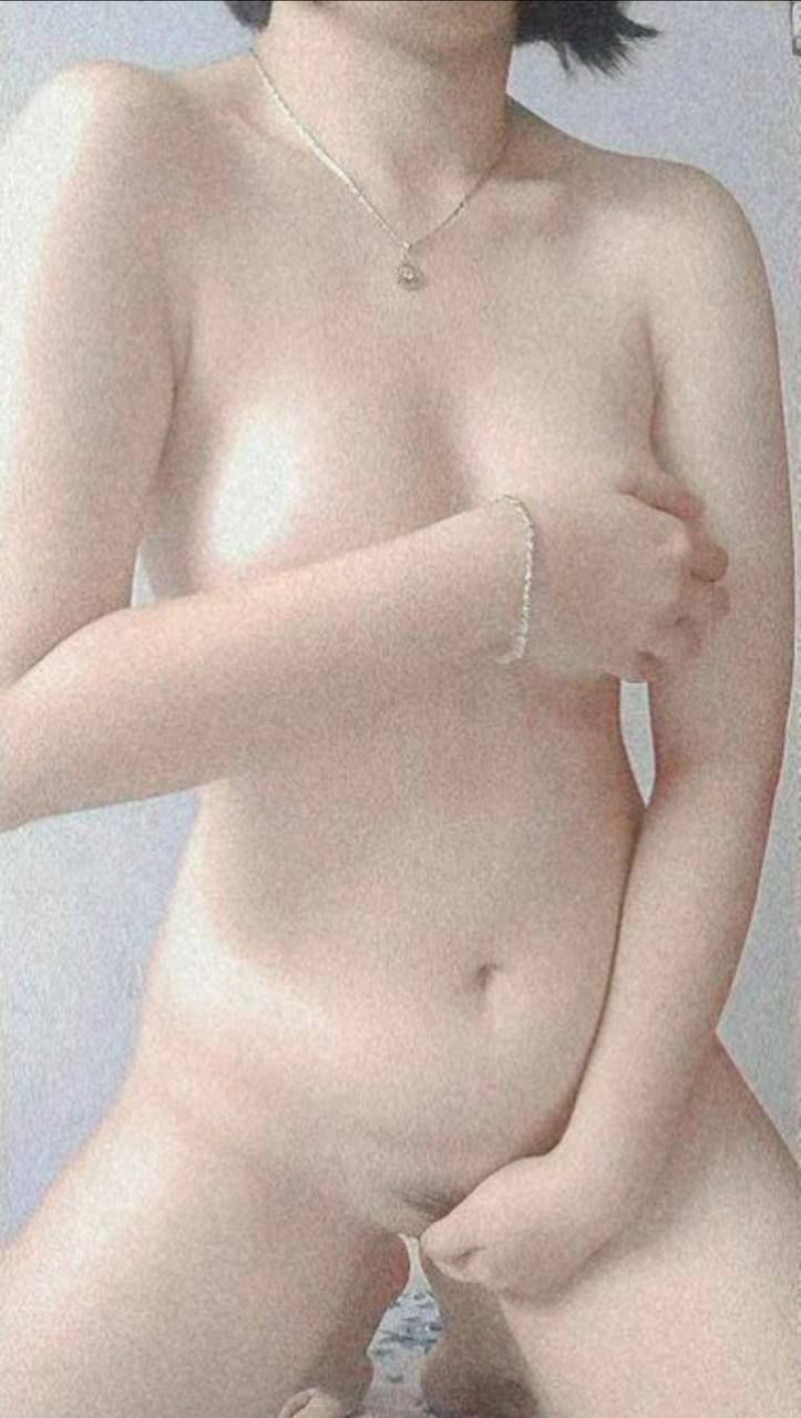 Mỹ nhân mới ra trường [Pineapple Jam] khoe mặt ~ 101% thủ dâm trong tình yêu, bé loli đeo kính, đủ các yếu tố đàn ông thích... [Phần 4]