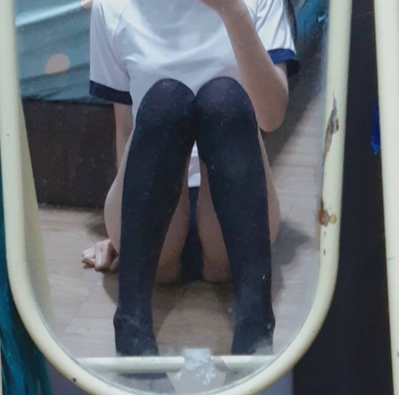 Nhiếp ảnh gia người mẫu, chương trình đặc biệt của Goddess Festival, buổi chụp ảnh riêng tư của tiếp viên hàng không thực thụ, bán hàng trực tuyến, tiếp xúc với nhà hàng, quan hệ tình dục không an toàn, đồ chơi độc quyền dành cho người giàu