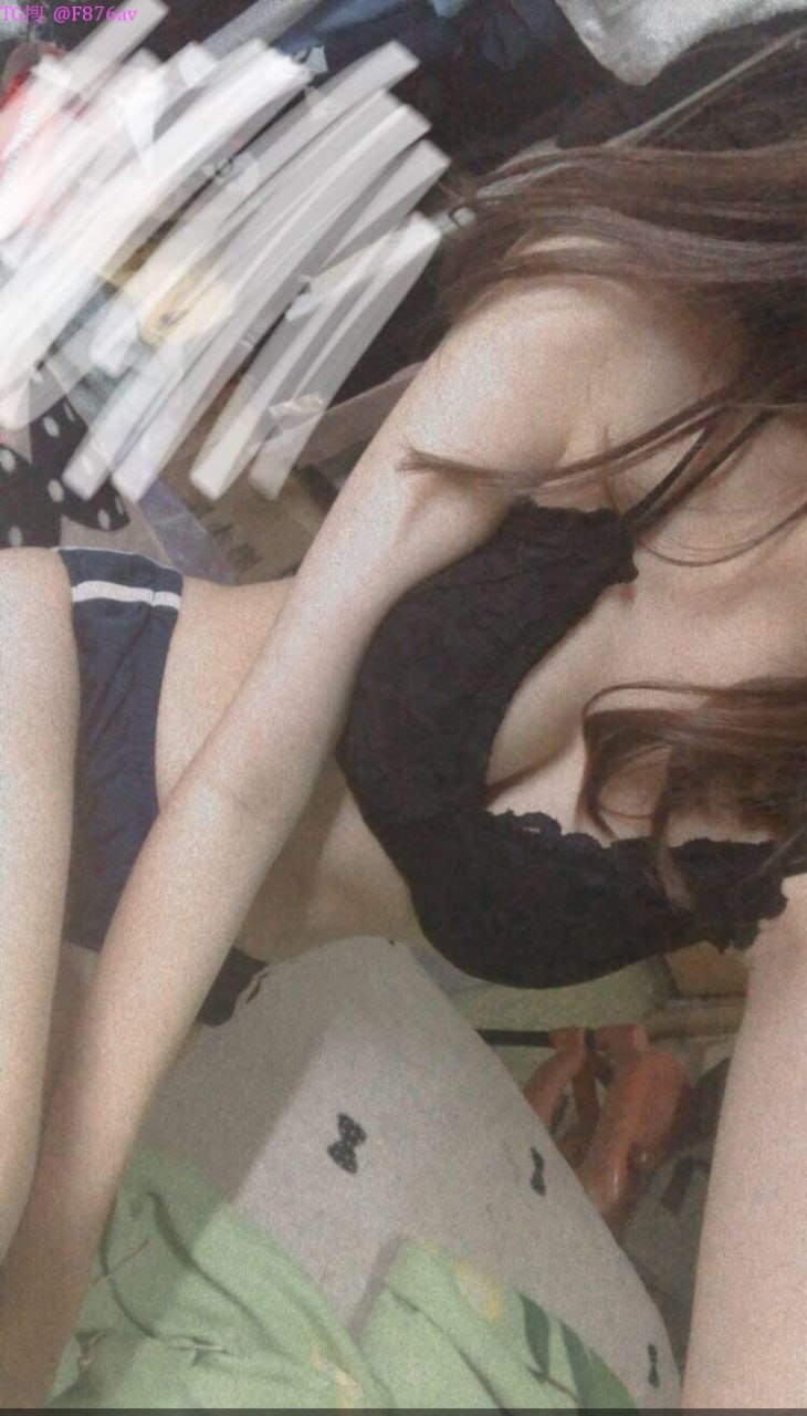 Thanh niên ngồi nhìn người mình thương mặt sinh viên ngực phụ huynh bị thầy giáo địt