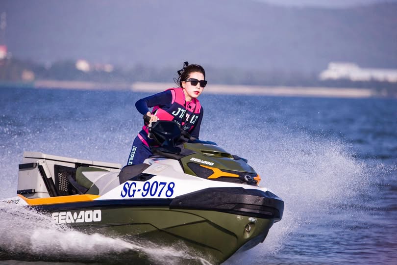 Em học trò nhanh tay Trả bài thầy giáo khi biết thầy ấy thích má của cô nàng