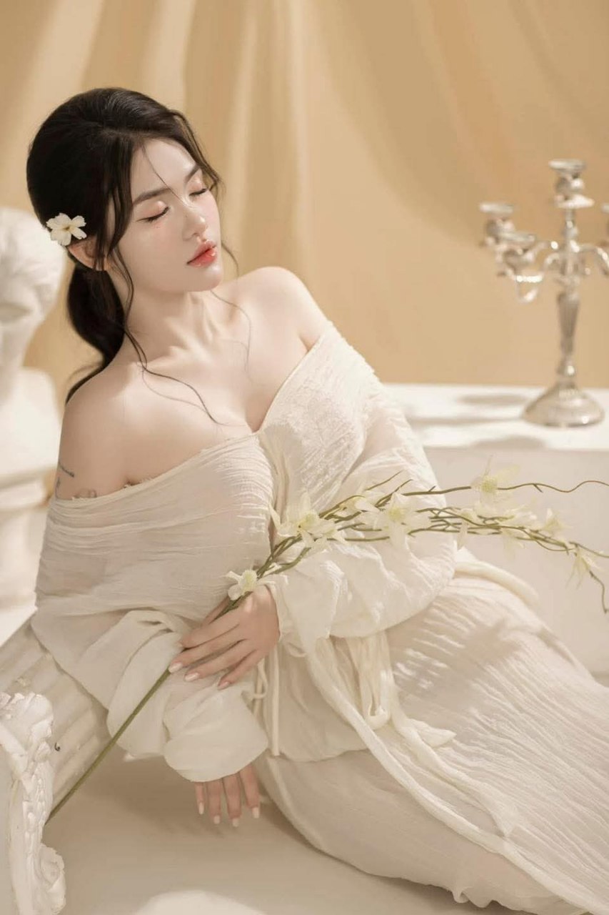 Quan hệ em nhân viên bướm dâm tại nhà riêng